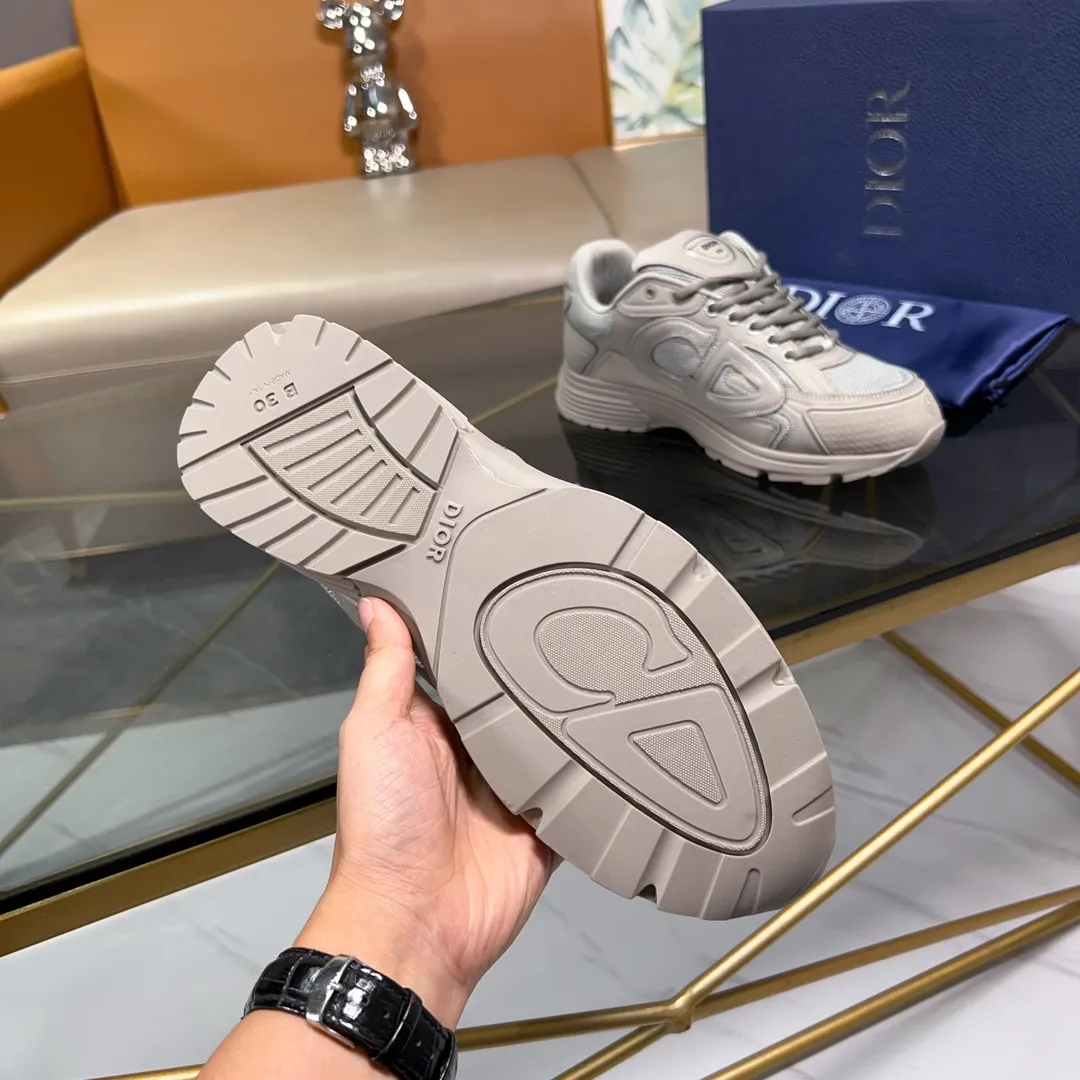 Men's Men's Shoes💰P460💰【DIOR】Dior's new B30 low-top sneakers✅ Carefully crafted from gray mesh fabric and white technical fabric, it features a CD30" graphic logo, and "DIO~B30" and "CD30" logos on the heel and tongue. The extra-light sculpted rubber sole is paired with iconic embellishments to enhance style, and internal stretch details create an ideal and comfortable wearing experience. Can be matched with a variety of casual looks to highlight a fashionable and modern sports style. Size: 38-44 (45 can be customized)